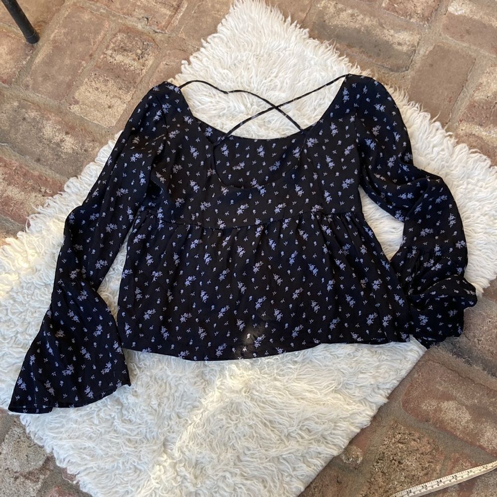Lucy Love Floral Print Long Bell Sleeve Top Women’s Size Medium